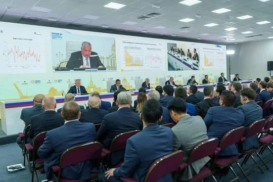 Игорь Сечин назвал необходимостью выработку новой стратегии надежного энергоснабжения Игорь Сечин назвал необходимостью выработку новой стратегии надежного энергоснабжения