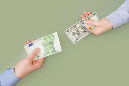 Курс евро впервые резко снизился с июня Курс евро впервые резко снизился с июня