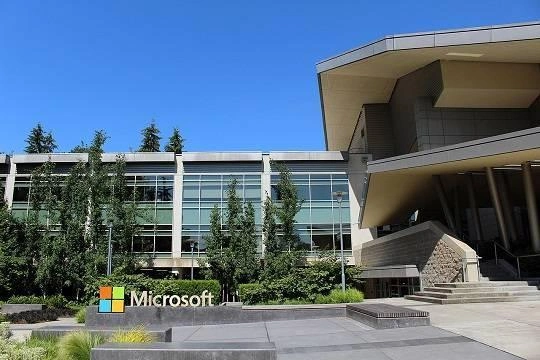 Microsoft обошла Apple и снова стала самой дорогой компанией в мире