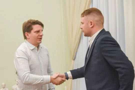 Ответственный за обманутых дольщиков чиновник Ленобласти Александр Моргун решил отдохнуть за рубежом? Ответственный за обманутых дольщиков чиновник Ленобласти Александр Моргун решил отдохнуть за рубежом?