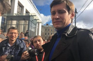 Кандидата в Мосгордуму арестовали на 30 суток