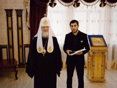 Святейший Патриарх Московский и всея Руси Кирилл и Руководитель общественного фонда «Приют Святого Иоанна Предтечи» и Фонда храма Сурен Эксузян (автор фото: Сергей Иванов)